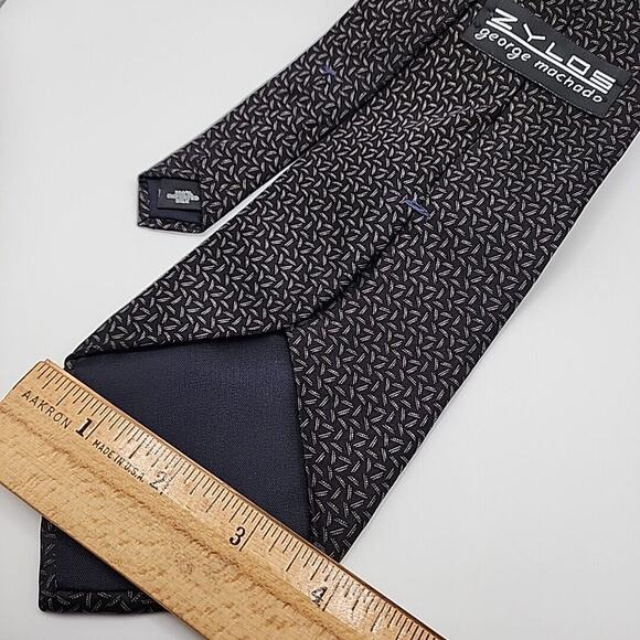 Zylos George Machado Dark Grey Patterned Silk Necktie - Like New - Picture 2 of 4